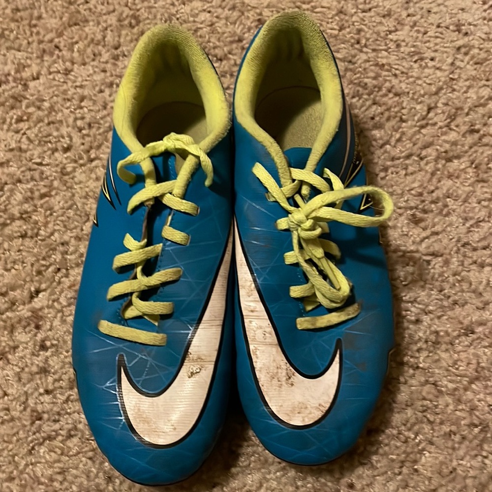 Kids cleats
